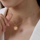 【受注生産】18金ベビー手と足跡のネックレス ヒラヒラ舞う蝶