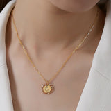 【受注生産】18金ベビー手と足跡のネックレス ヒラヒラ舞う蝶