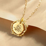 【受注生産】18金ベビー手と足跡のネックレス ヒラヒラ舞う蝶